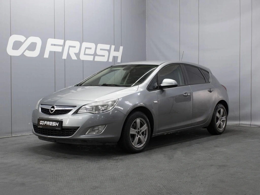 Хетчбэк Opel Astra 2010 года, 530000 рублей, Омск