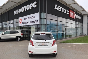 Хэтчбек Toyota Yaris 2012 года, 1200000 рублей, Мирное