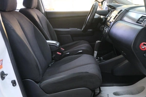 Хетчбэк Nissan Tiida 2013 года, 969000 рублей, Омск