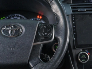 Седан Toyota Camry 2013 года, 1699000 рублей, Сургут