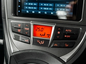 Хетчбэк Toyota Ractis 2011 года, 900000 рублей, Красноярск