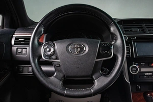 Седан Toyota Camry 2013 года, 1719000 рублей, Сургут