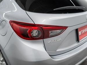 Хетчбэк Mazda Axela 2017 года, 1100000 рублей, Красноярск