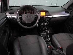 Хетчбэк Opel Astra 2011 года, 639000 рублей, Воронеж