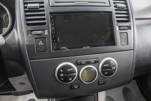 Хетчбэк Nissan Tiida 2012 года, 939000 рублей, Барнаул