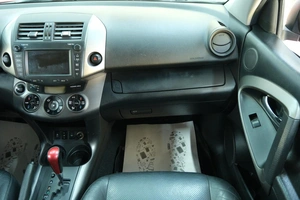 Внедорожник Toyota RAV4 2010 года, 1399000 рублей, Омск