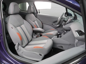 Хетчбэк Peugeot 208 2013 года, 849000 рублей, Воронеж