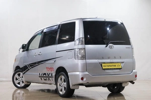 Минивэн Toyota Voxy 2006 года, 889000 рублей, Новокузнецк