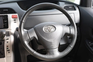 Хетчбэк Toyota Ractis 2010 года, 989000 рублей, Новосибирск