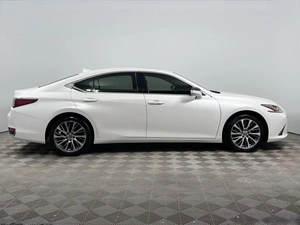 Седан Lexus ES 2021 года, 3890000 рублей, Казань