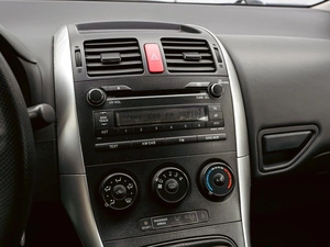 Хетчбэк Toyota Auris 2010 года, 690000 рублей, Краснодар