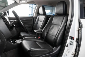 Внедорожник Mitsubishi Outlander 2016 года, 2109000 рублей, Петрозаводск