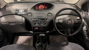 Хетчбэк Toyota Vitz 2004 года, 449000 рублей, Красноярск
