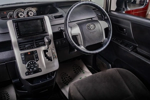 Минивэн Toyota Noah 2011 года, 1439000 рублей, Томск