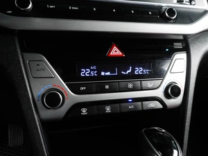 Седан Hyundai Elantra 2018 года, 1599000 рублей, Воронеж