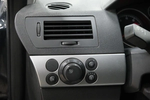 Хетчбэк Opel Astra 2014 года, 649000 рублей, Омск