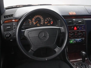 Седан Mercedes-benz E-класс 1997 года, 947052 рублей, Москва