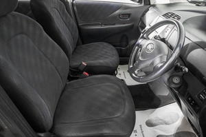 Хетчбэк Toyota Ractis 2006 года, 709000 рублей, Барнаул