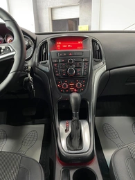 Седан Opel Astra 2013 года, 787000 рублей, Солонцы
