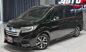 Минивэн Honda Stepwgn Spada 2018 года, 1997000 рублей, Красноярск