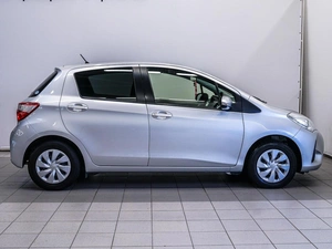 Хетчбэк Toyota Vitz 2018 года, 980000 рублей, Красноярск