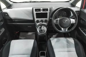 Хетчбэк Toyota Ractis 2012 года, 989000 рублей, Новокузнецк