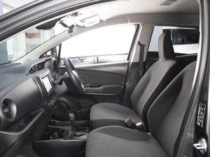 Хетчбэк Toyota Vitz 2017 года, 960000 рублей, Омск