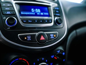 Седан Hyundai Solaris 2015 года, 990000 рублей, Красноярск