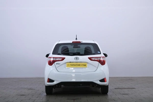 Хетчбэк Toyota Vitz 2019 года, 1069000 рублей, Омск