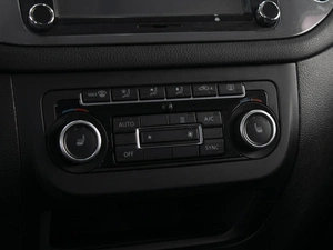 Внедорожник Volkswagen Tiguan 2013 года, 880000 рублей, Омск