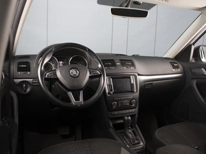 Внедорожник Skoda Yeti 2017 года, 1570000 рублей, Омск