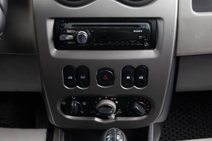 Хетчбэк Renault Sandero 2011 года, 529000 рублей, Оренбург