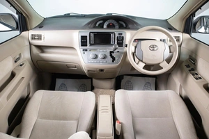 Минивэн Toyota Raum 2003 года, 719000 рублей, Сургут