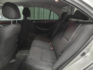 Седан Toyota Avensis 2004 года, 610000 рублей, Красноярск