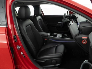 Хетчбэк Mercedes-benz A-класс 2018 года, 2248050 рублей, Москва