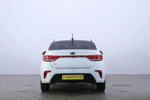 Седан Kia Rio 2019 года, 1379000 рублей, Омск