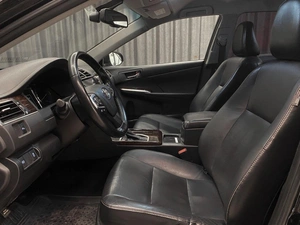 Седан Toyota Camry 2017 года, 2150000 рублей, Красноярск