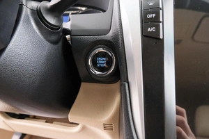 Седан Toyota Camry 2017 года, 1849000 рублей, Красноярск