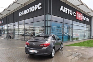 Седан Opel Astra 2012 года, 950000 рублей, Мирное
