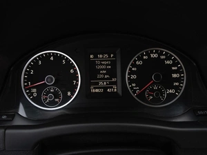 Внедорожник Volkswagen Tiguan 2011 года, 1299000 рублей, Саратов