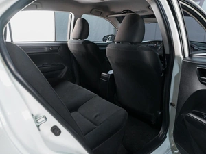 Седан Toyota Corolla Axio 2019 года, 1599000 рублей, Сургут