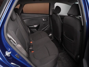 Хетчбэк Kia Rio 2016 года, 830000 рублей, Красный Пахарь