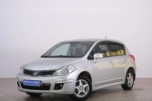 Хетчбэк Nissan Tiida 2011 года, 929000 рублей, Омск