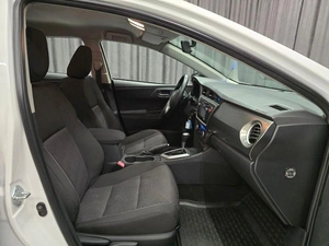 Хетчбэк Toyota Auris 2013 года, 1149000 рублей, Красноярск