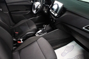 Седан Hyundai Solaris 2017 года, 1369000 рублей, Сургут