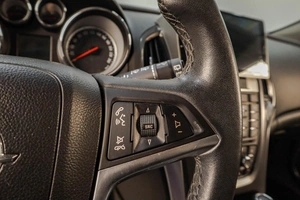 Хетчбэк Opel Astra 2011 года, 969000 рублей, Челябинск