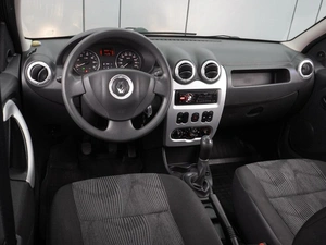 Седан Renault Logan 2014 года, 829000 рублей, Воронеж