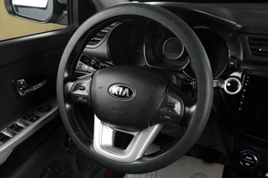 Хетчбэк Kia Rio 2013 года, 899000 рублей, Тюмень