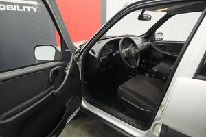 Внедорожник Chevrolet Niva 2010 года, 830000 рублей, Курск