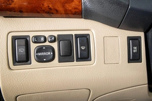 Седан Toyota Avensis 2005 года, 749000 рублей, Барнаул